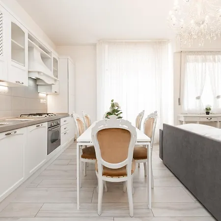 アパート Finelli Luxury Apartment, In The Heart Of ボローニャ