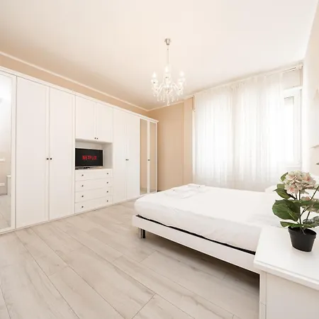 Finelli Luxury Apartment, In The Heart Of アパート